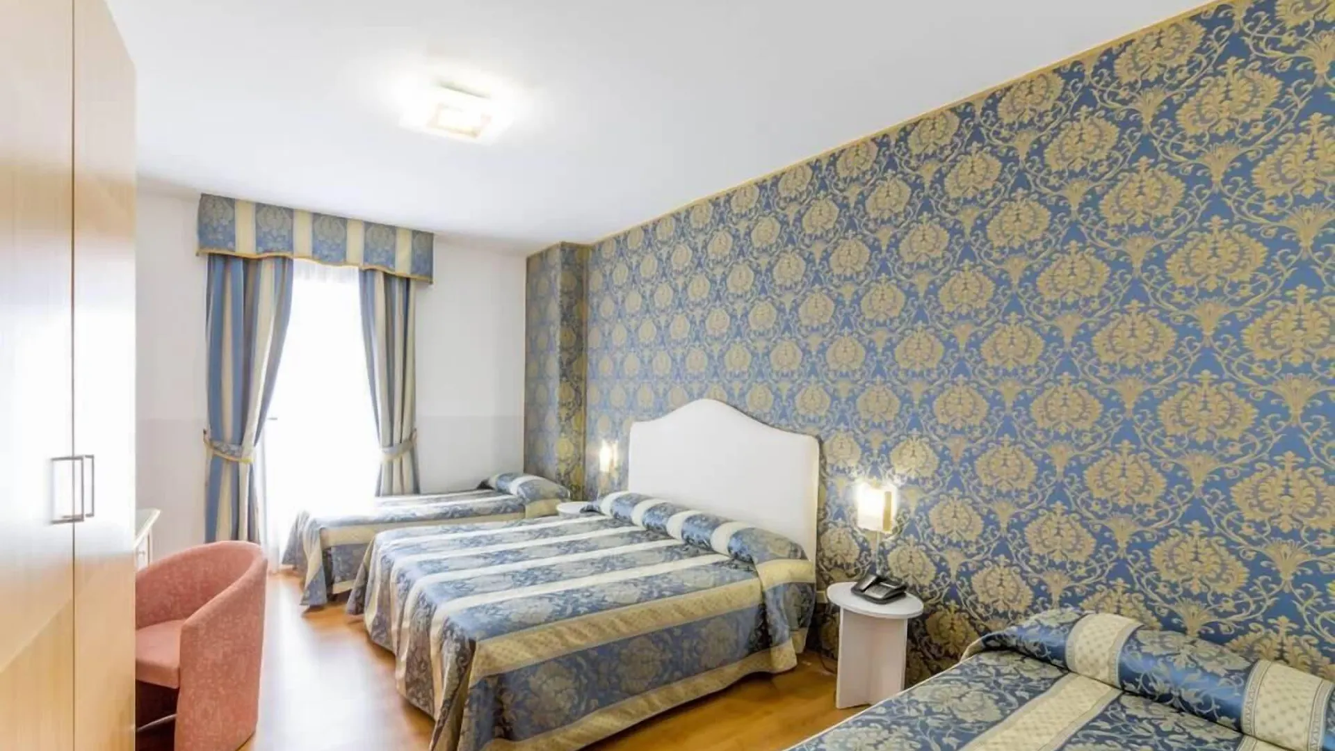 Hotel Floris Mogliano Veneto 4*,